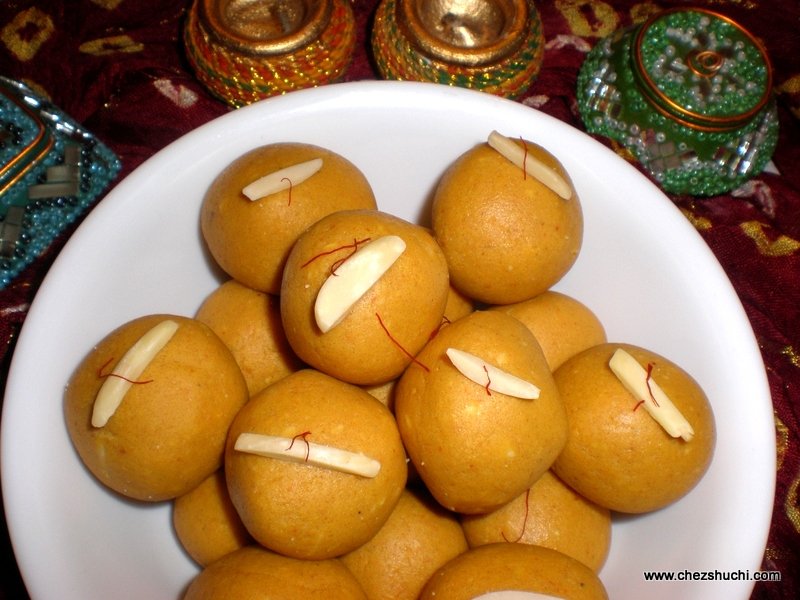 Besan ke laddoo