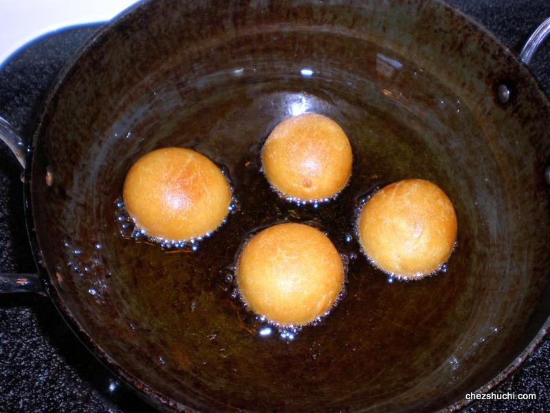gulab jamun deep frying