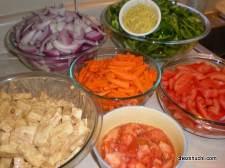 cut vegetables for Paneer Zalfrezi